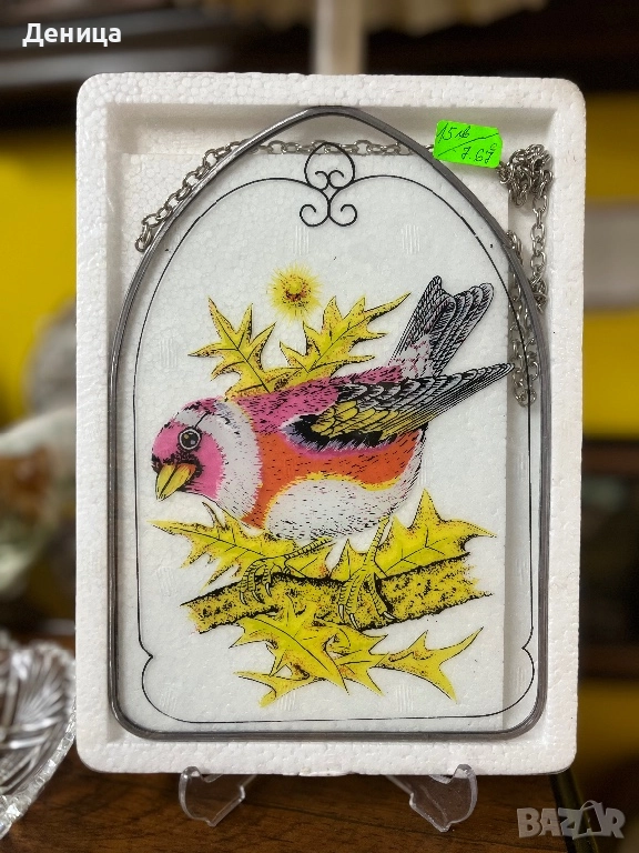 Стъклена рамка с калаен обков  Очарователно пиленце в центъра и метална верижка за окачване.  , снимка 1