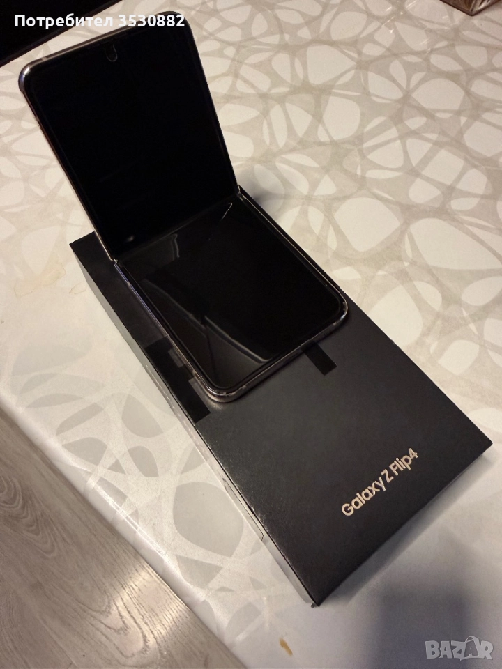 Samsung Galaxy Z Flip4, снимка 1
