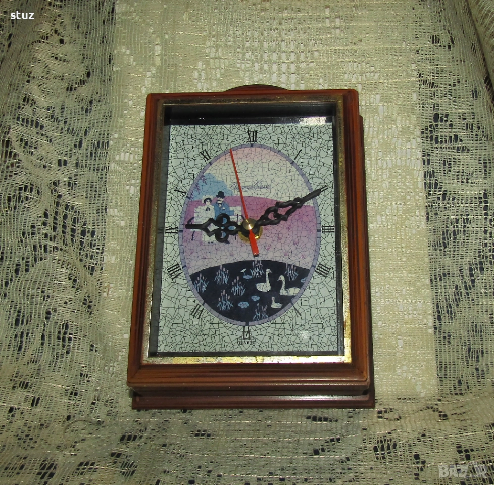 Стенен часовник със скрита кутия за ключове, снимка 1