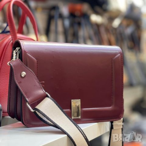 Модерна и стилна дамска чанта в нежни лачени цветове, снимка 6 - Чанти - 45664516