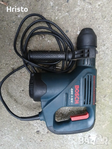 Перфоратор Бош 720W.