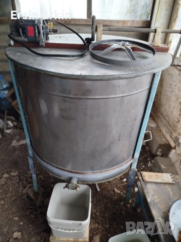 центрофуга за вадене на мед