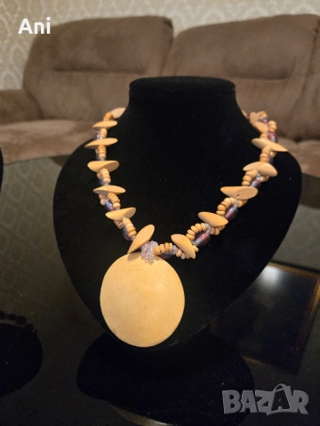 Уникален гердан РЪЧНА ИЗРАБОТКА с дървени материали , снимка 2 - Колиета, медальони, синджири - 52462548