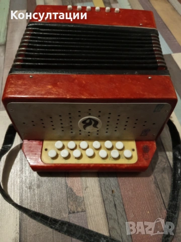 Стар ретро детски акордеон от соца