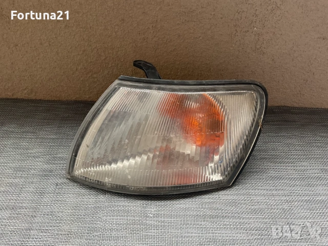 Toyota Carina - ляв мигач оригинален