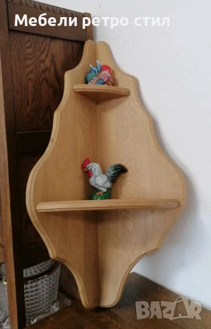 Ефектна ъглова етажерка от дъб с красива естествена шарка. Изключително стилна и практична.