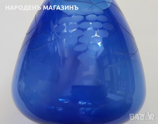 Ваза от синьо стъкло с гравирани елементи цветя , снимка 4 - Други ценни предмети - 52011725