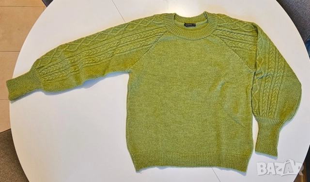 Отличен пуловер, S размер