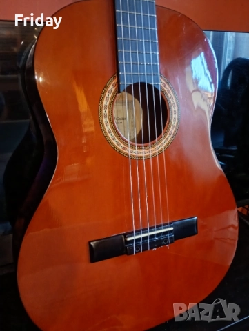 Продавам испанска китара