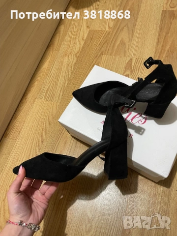 Черни матови токчета на дебел ток