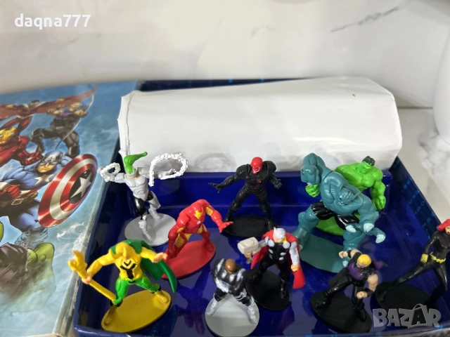 Книга Marvel с 10 фигурки, снимка 4 - Игри и пъзели - 52102296