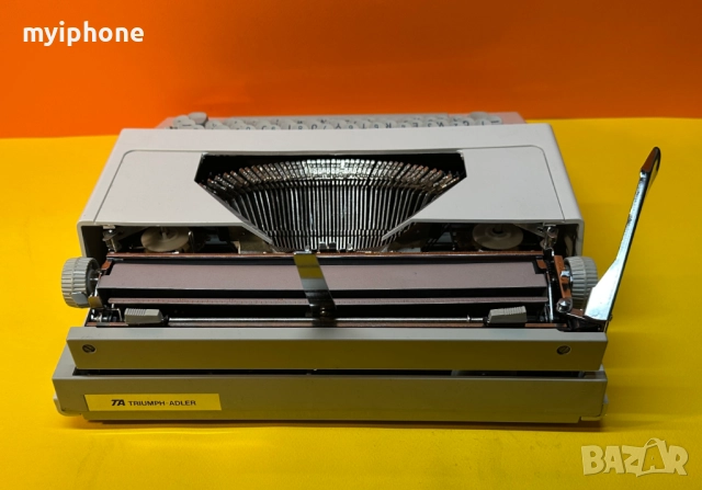  Нова Пишеща Машина Contessa De Luxe Обслужена и Смазана Qwerty Клавиатура , снимка 5 - Клавиатури и мишки - 52634472