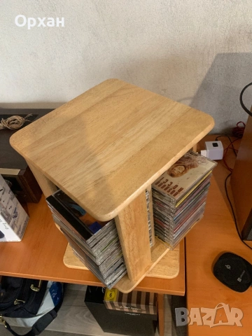 Ретро въртяща се етажерка за CD от МАСИВНО дърво + подарък 60 диска Описание: