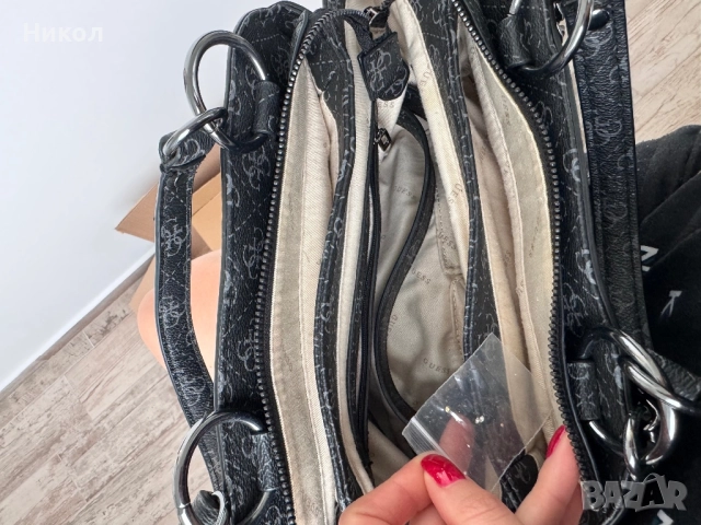 Дамска чанта Guess, снимка 3 - Чанти - 52583175