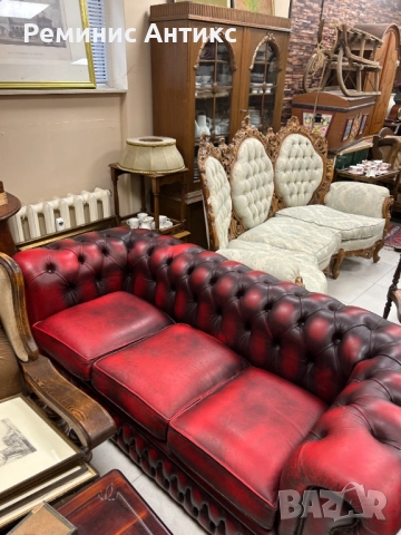 Троен Диван Честърфийлд Chesterfield oxblood., снимка 4 - Дивани и мека мебел - 52591464