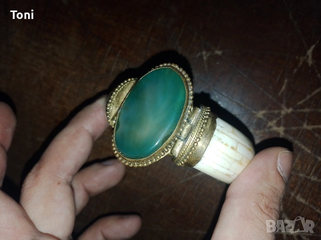 гривна от слонова кост с камък ахат