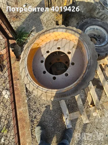 Продавам два броя бандажни гуми за мотокар, снимка 2 - Други машини и части - 50167649