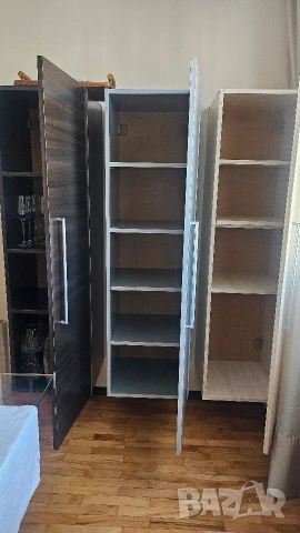 Три високи шкафа по 25 евро, снимка 3 - Шкафове - 53460267
