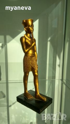 Египетска статуетка на Амон Ра , бог на слънцето, покровител на фараоните ., снимка 3 - Статуетки - 45304874