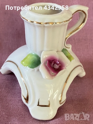 Capоdimonte. Античен свещник с роза.