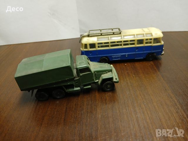 Пластмасови модели автобус и камион Урал., снимка 5 - Колекции - 46319499