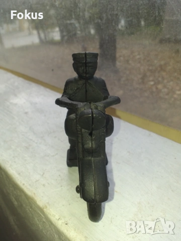 Моторист чугунена фигура статуетка, снимка 2 - Антикварни и старинни предмети - 53448883