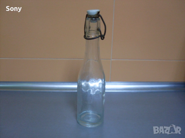 Старо колекционерско лимонадено шише.