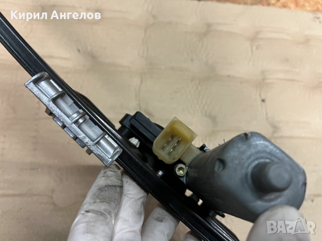 Заден десен ел. механизъм на стъклото за Mercedes C-class W203, снимка 2 - Части - 53609117