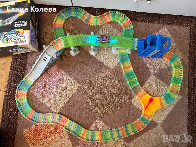 Светеща писта с количка