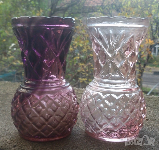 2 ретро малки лилави стъклени вази