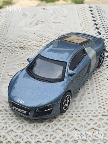 Audi R8 1/43, снимка 2 - Колекции - 51633397