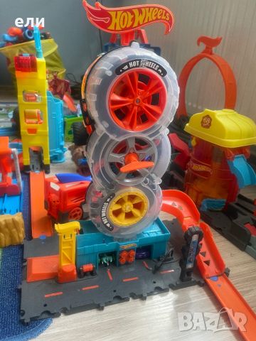 Hot wheels работилница за гуми, снимка 1 - Коли, камиони, мотори, писти - 46594632