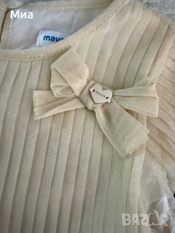 Детска рокля Mayoral с плисиран ефект и панделка, снимка 5 - Детски рокли и поли - 53926329