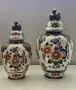 Две вази / урни Royal Delft Polychrome, снимка 2