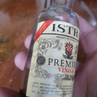 Стара бутилка от коняк Istra, снимка 2 - Други ценни предмети - 44937149