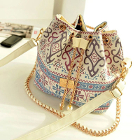 Дамска чанта в бохемски стил - смел и цветен дизайн, 2цвята , снимка 1 - Чанти - 45053094