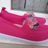 Дамски спортни обувки в розов цвят с камъни, снимка 2 - Дамски ежедневни обувки - 45900785