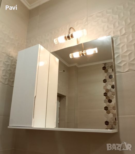 Нов ПВЦ шкаф за баня с огледало и осветление , снимка 1