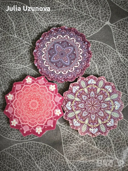 Три дървени поставки за чаша с красиви орнаменти , снимка 1