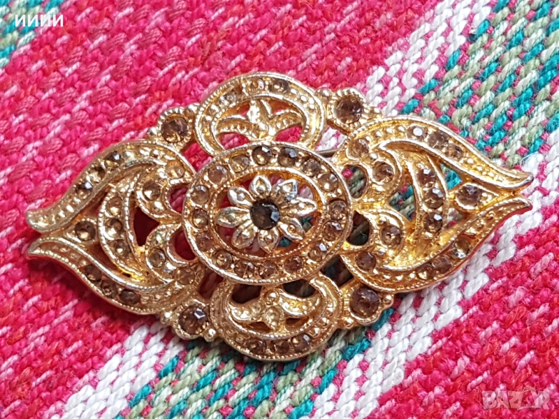Позлатена брошка с камъни, снимка 1