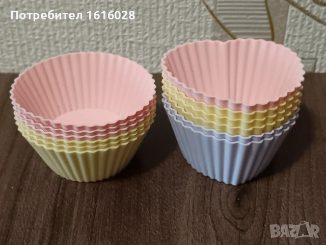 Комплект силиконови форми за мъфини.