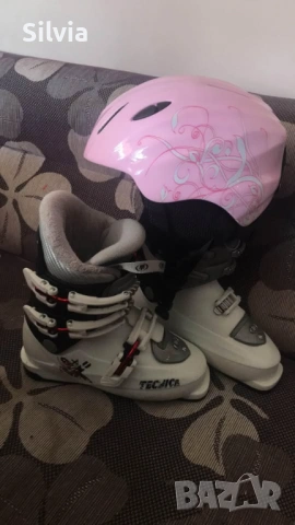 Детски ски обувки и каска