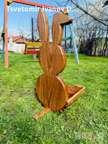 Великденски заек с кошница