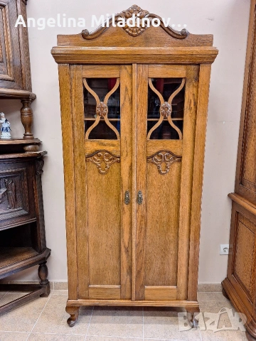 Античен шкаф - витрина