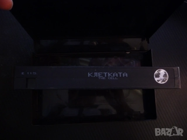 Клетката VHS филм трилър фантастичен Дженифър Лопес сериен убиец жени психар болен психично жертви, снимка 3 - Други жанрове - 53078325