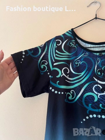 Тюркоазена блуза с къс ръкав и копченца отпред за закопчаване М размер с уникален десен 🩵💙🩵💙🩵💙, снимка 2 - Тениски - 51921653
