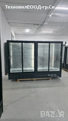 Вертикална хладилна витрина с 4 врати 