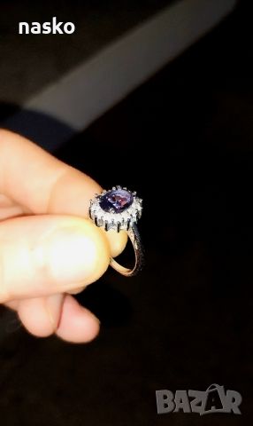 Дамски пръстен с циркони, снимка 4 - Антикварни и старинни предмети - 46410326