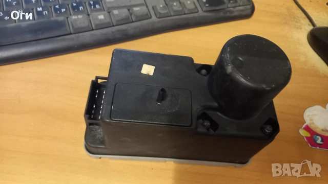 Вакуум помпа централно Пасат В3 и В4,Голф 3 1H0 962 257