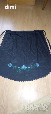 Автентични Сатенени Бродирани Престилки , снимка 2 - Антикварни и старинни предмети - 52196957